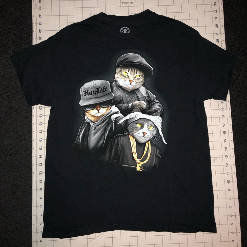 Cat Shirt. Size large. Black color.